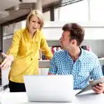 Ako komunikovať s ľuďmi, ktorí vás nemajú radi: tri skvelé