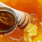 Ako roztopiť med za pár minút: jednoduchý trik, o ktorom