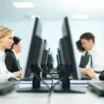 Mýtus o "úspešnom samotárovi" je vyvrátený: nedostatok vzťahov škodí práci