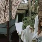 Slnko a lano kazia uteráky: ako správne sušiť bielizeň vonku