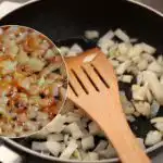 Získate dokonale osmaženú cibuľu: štipku z nej by ste mali